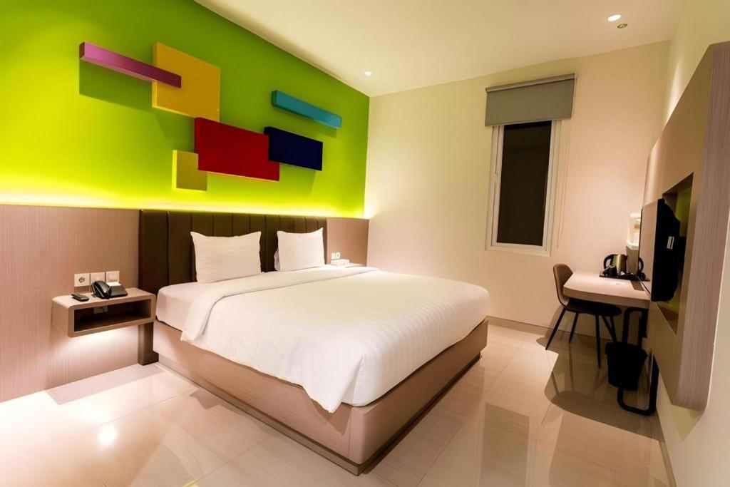 Zoom Dharmahusada Hotel Сурабая Экстерьер фото
