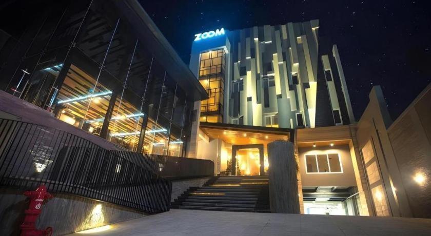 Zoom Dharmahusada Hotel Сурабая Экстерьер фото